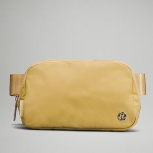 Lululemon Everywhere Belt Bag Zip Closure Crossbody Shoulder Bag Golden Sand NWT